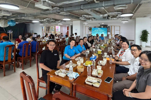 công đoàn ueh tổ chức “bữa cơm công đoàn” và trao quà hỗ trợ đoàn viên công đoàn có hoàn cảnh đặc biệt khó khăn