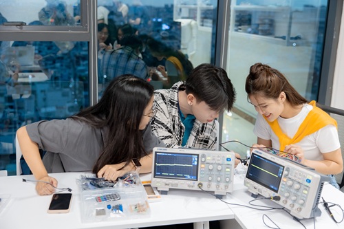 nhận học bổng chính phủ nếu chọn 13 chương trình công nghệ tại ueh